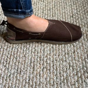 Adorable slip on BOBS